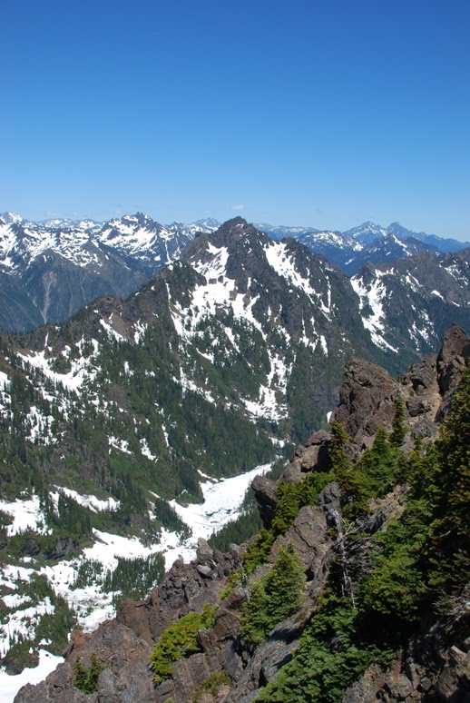 Mt. Pershing and Lake Ellinor from Mt. Ellinor Summit by bencarlson56