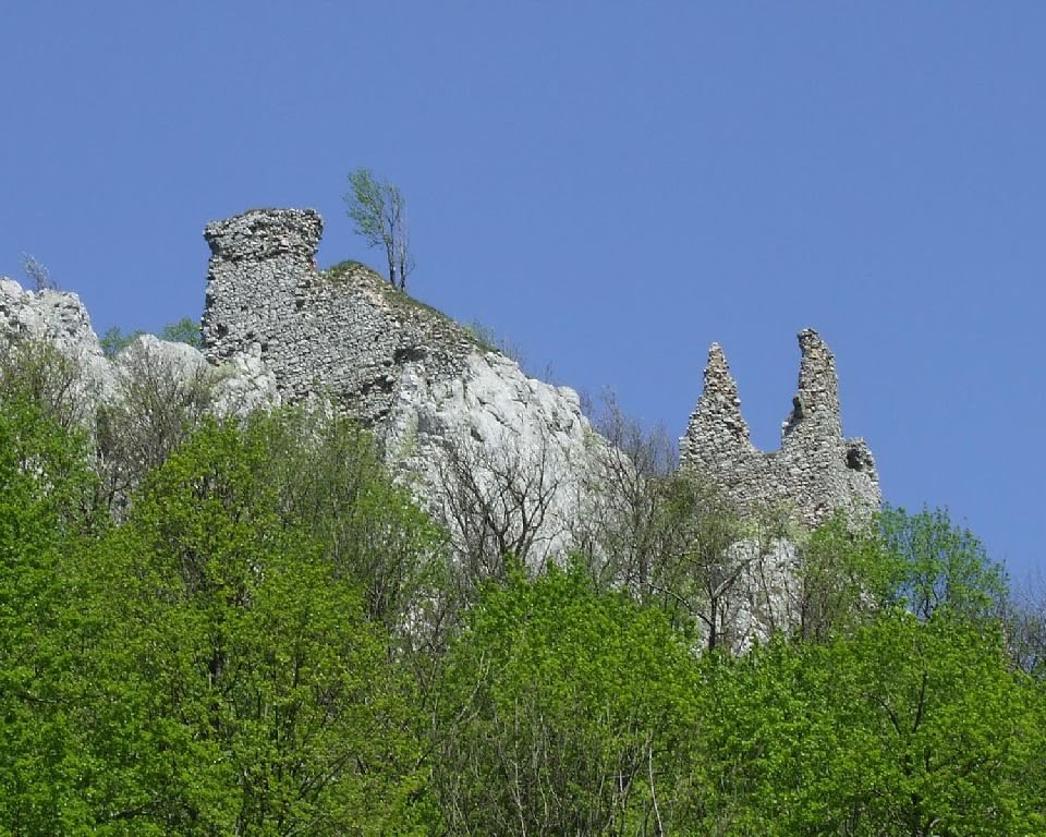 Hrad Ostrý kameň zo skalnej ihly by Lolek