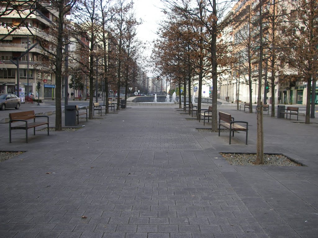 Gran Via Juan Carlos I, en dirección Oeste by José Ramón Francia S…