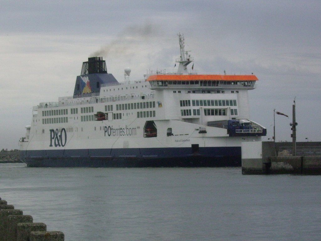 Ferry port de Calais by ien62