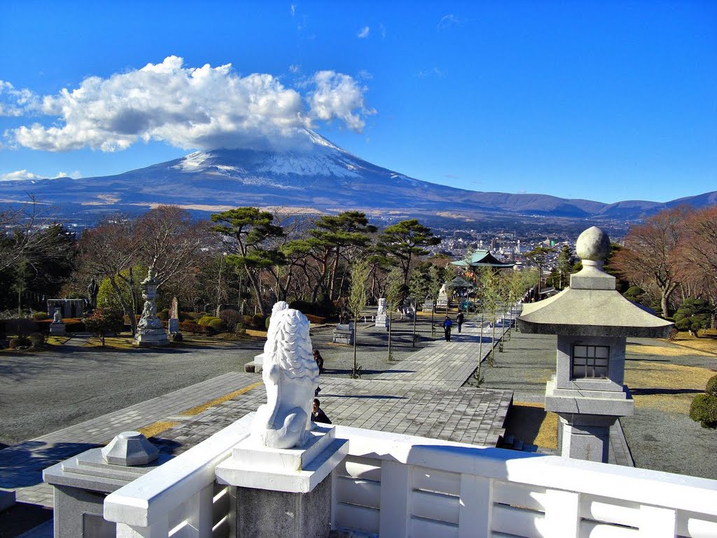 平和公園から見る富士山 by eboshirocks