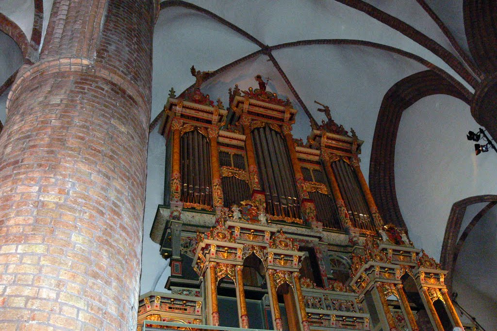 Organ in St. Nicholas Church / Орган в церкве Святого Николая by Boris Zotov