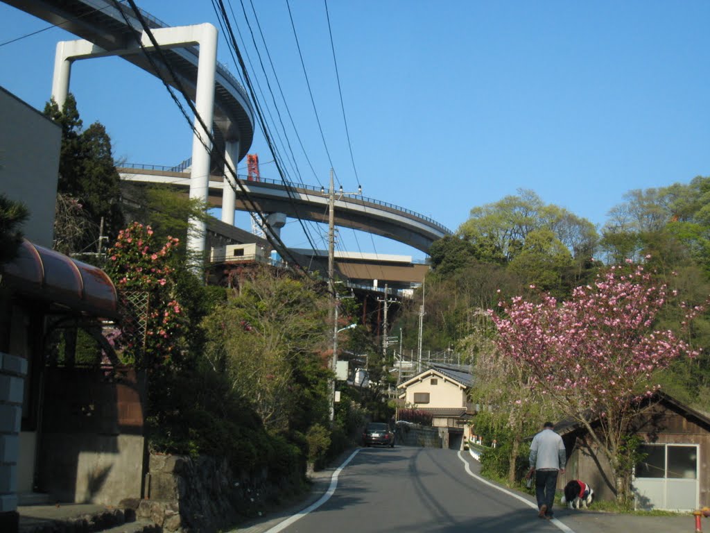 Do you know the Takao junction runs in the sky. Please be careful. by Keiji