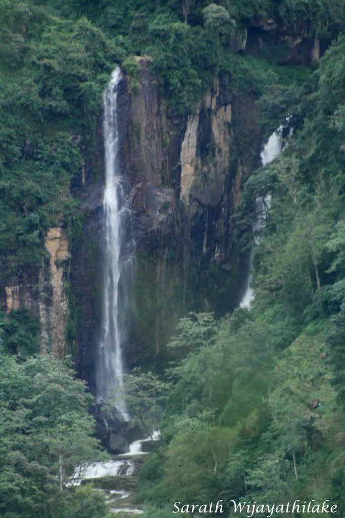 Puna Falls - Ramboda. by Sarath.Wijayathilaka