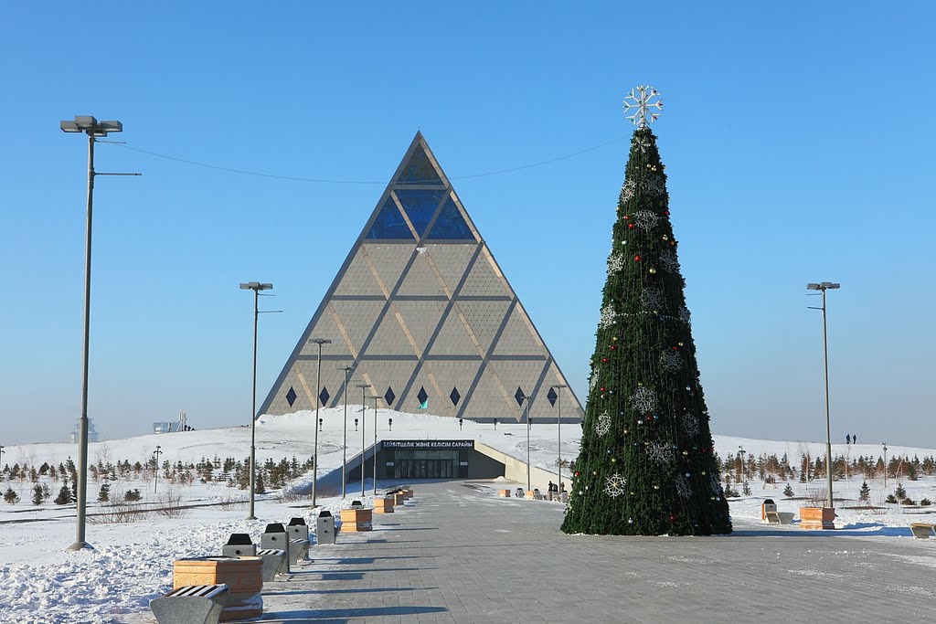 Astana. Die Pyramide des Friedens und der Eintracht. by Schardt