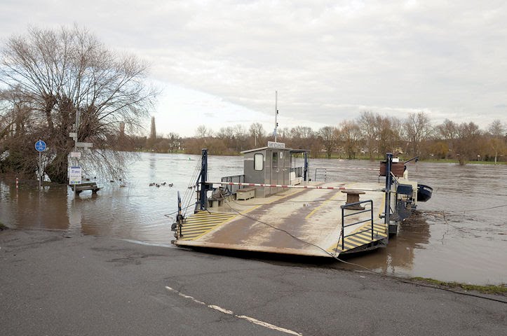 Fähre im Hochwasser by Fotogruppe Edingen HDW