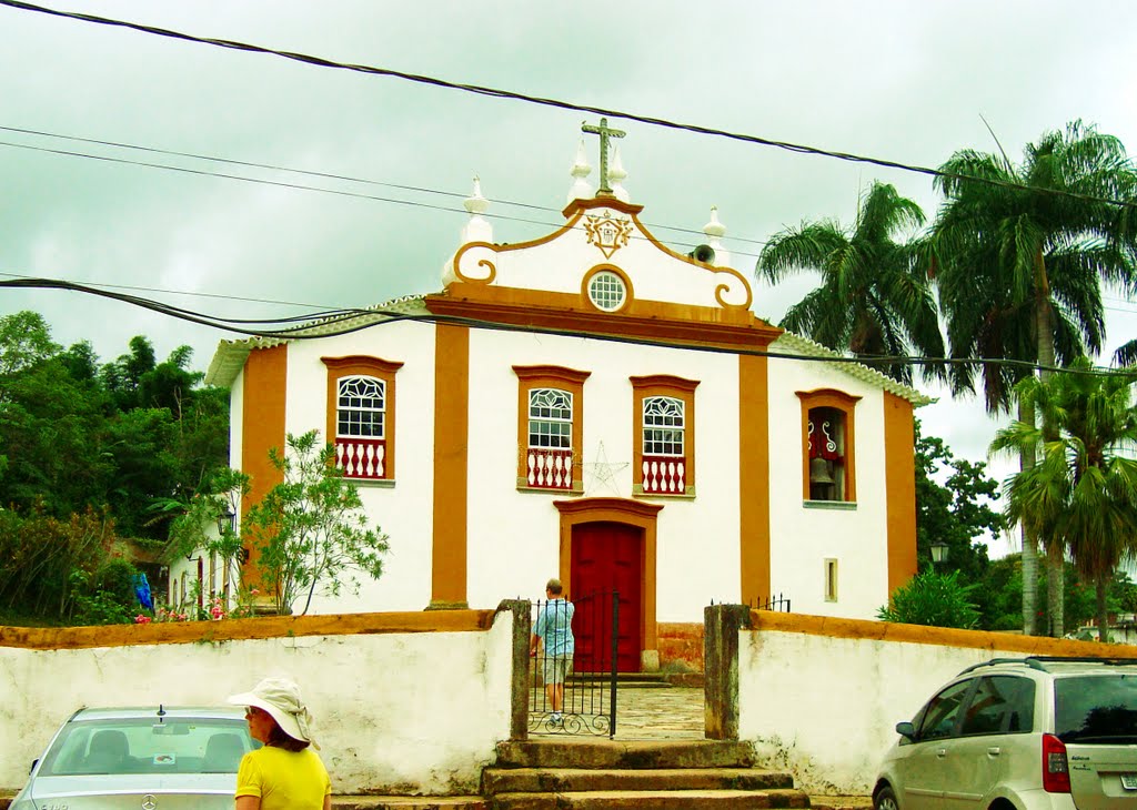 Igreja Nossa Senhora das Mercês + fiação que as cidades turisticas deviam enterrar (12/2010) by Urias Takatohi