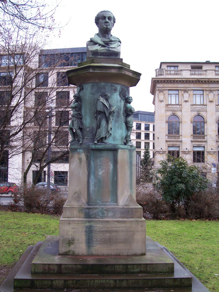 Denkmal von Jakob Guiollett. by Dariusz Korzeniowski