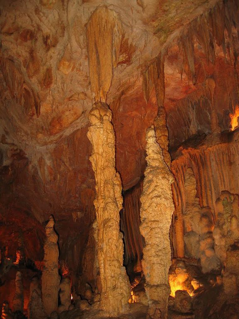 Stalagmiten und Stalaktiten, Grutas de Santo António by SghD