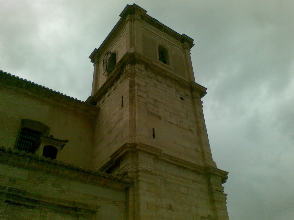 Vista lateral de la torre de la Iglesia by A Salvador