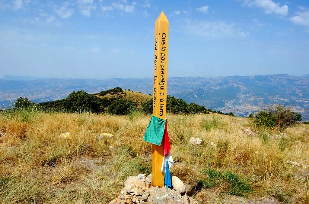 Cim de Sant Corneli. Monument a la pau by Marcel Puig Puig