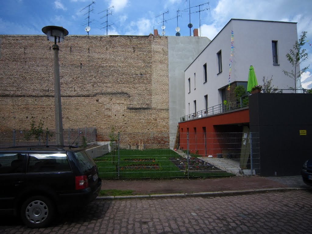 Advokatenweg/ Große Gosenstraße - Nordwestliche Ecke - Hofeinblick by IngolfBLN