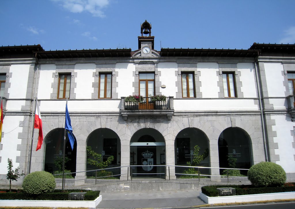 Ayuntamiento, Ramales de la Victoria, 2009. by 62 luisleon