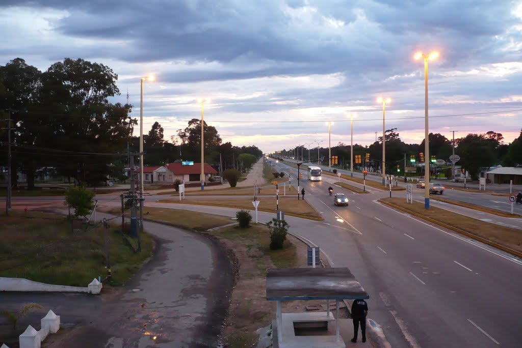 Vista desde Puente de peatonal Salinas 10 by Andrés Franchi Ugart…