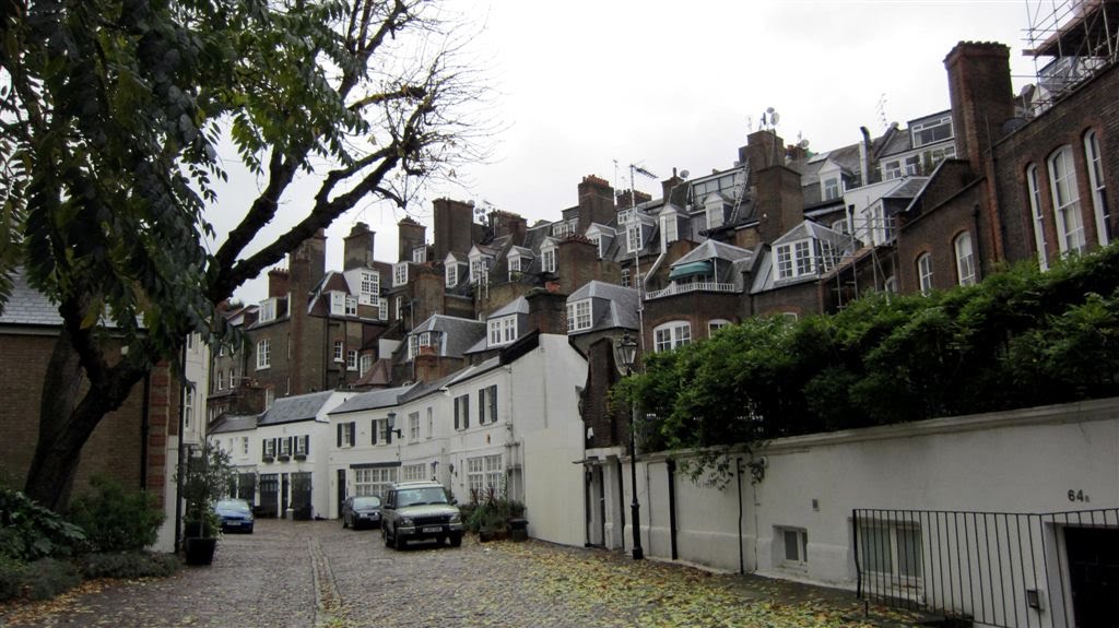 Pont Street Mews, London, UK by Дмитрий Кошин