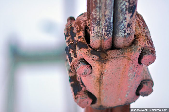 Old cables of the Rybalskiy bridge in Kiev by Pavlo Dyban