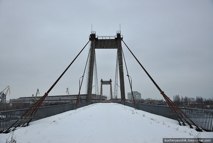 Rybalskiy bridge by Pavlo Dyban