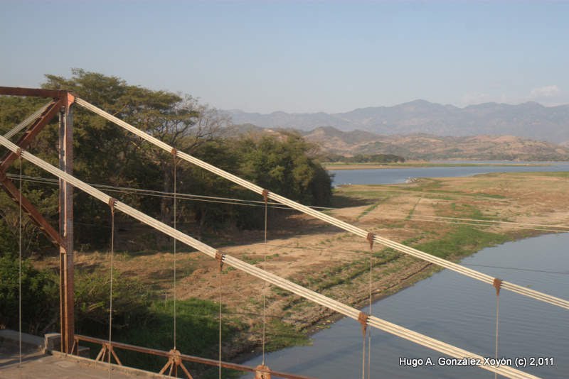 Embalse Cerrón Grande, Alto Lempa, Chalatenango, El Salvador by Hugo A. González