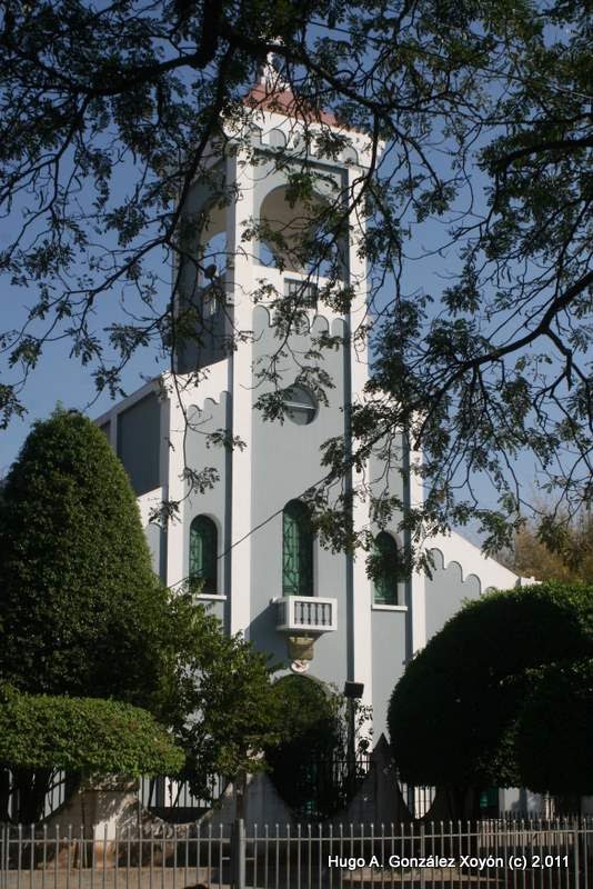 Templo parroquial de Nueva Concepción, Chalatenango, El Salvador by Hugo González