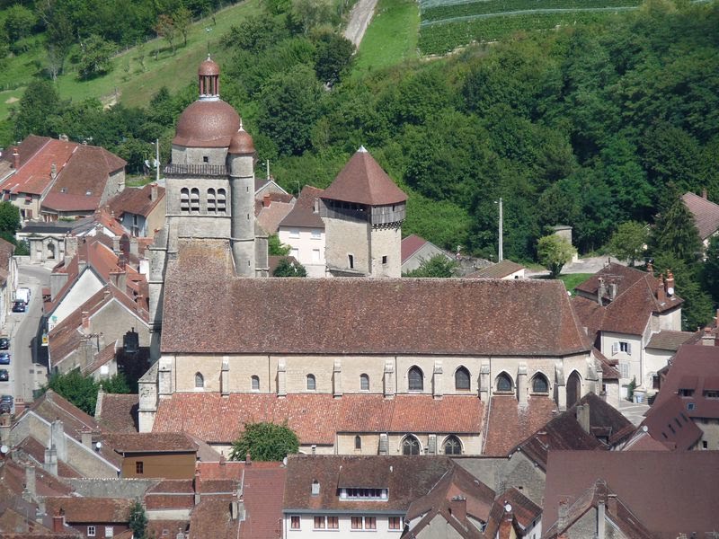 Poligny, la Collégiale St-Hippolyte et la Tour de la Sergenterie. by gengavignet