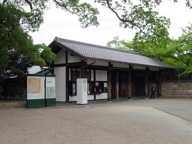 Nagoya Castel East Gate by ayusann