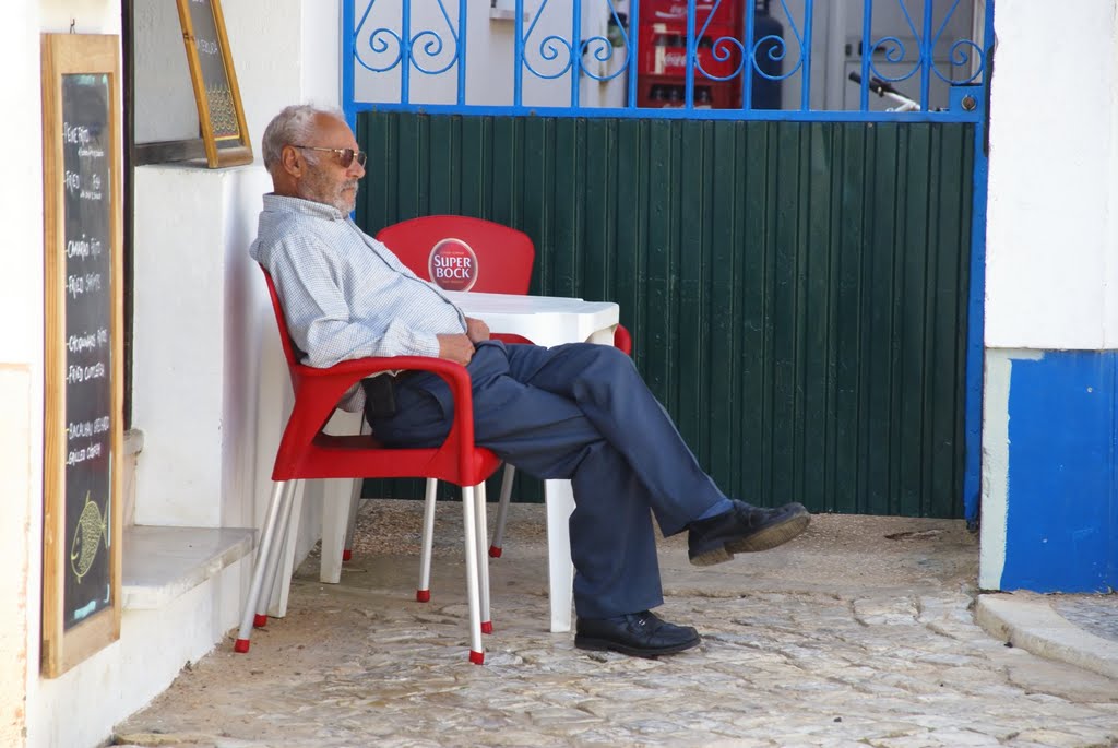 Sitting in the shade II by Peter Lendvai