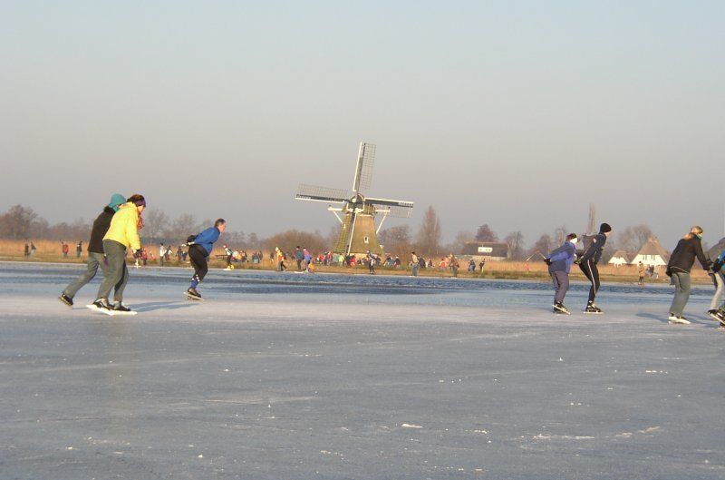 Schaatsen by Pieter van Leeuwarden