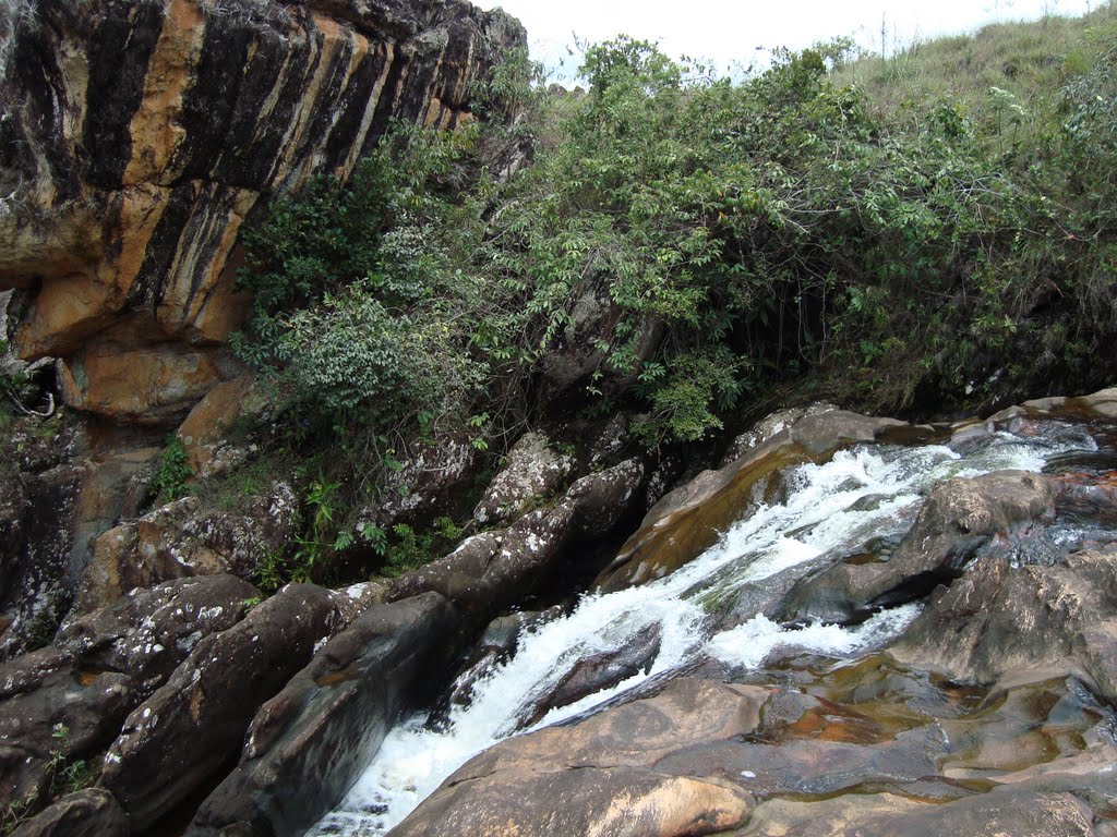 Topo da Cachoeira do Bom Despacho (12/2010) by Urias Takatohi