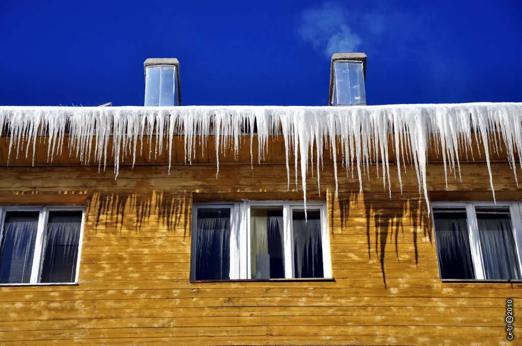 Zabljak - ice stalactites on the roof by Carlos Marques da Silva