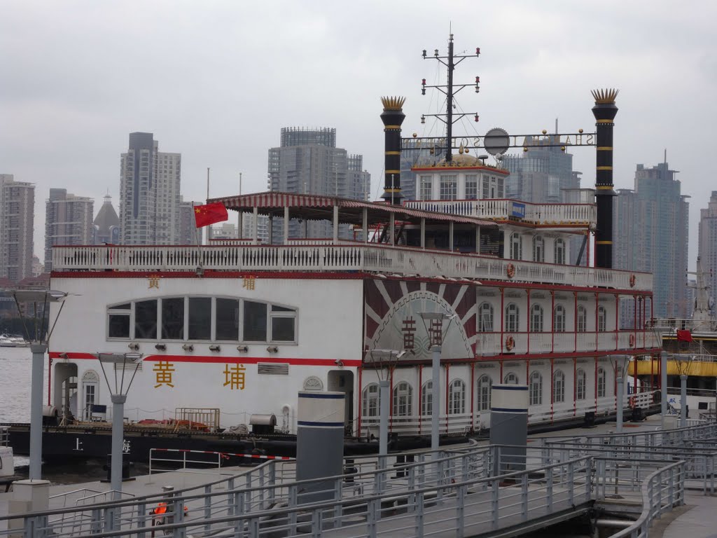 Boat on the Huangpu River by robsonap