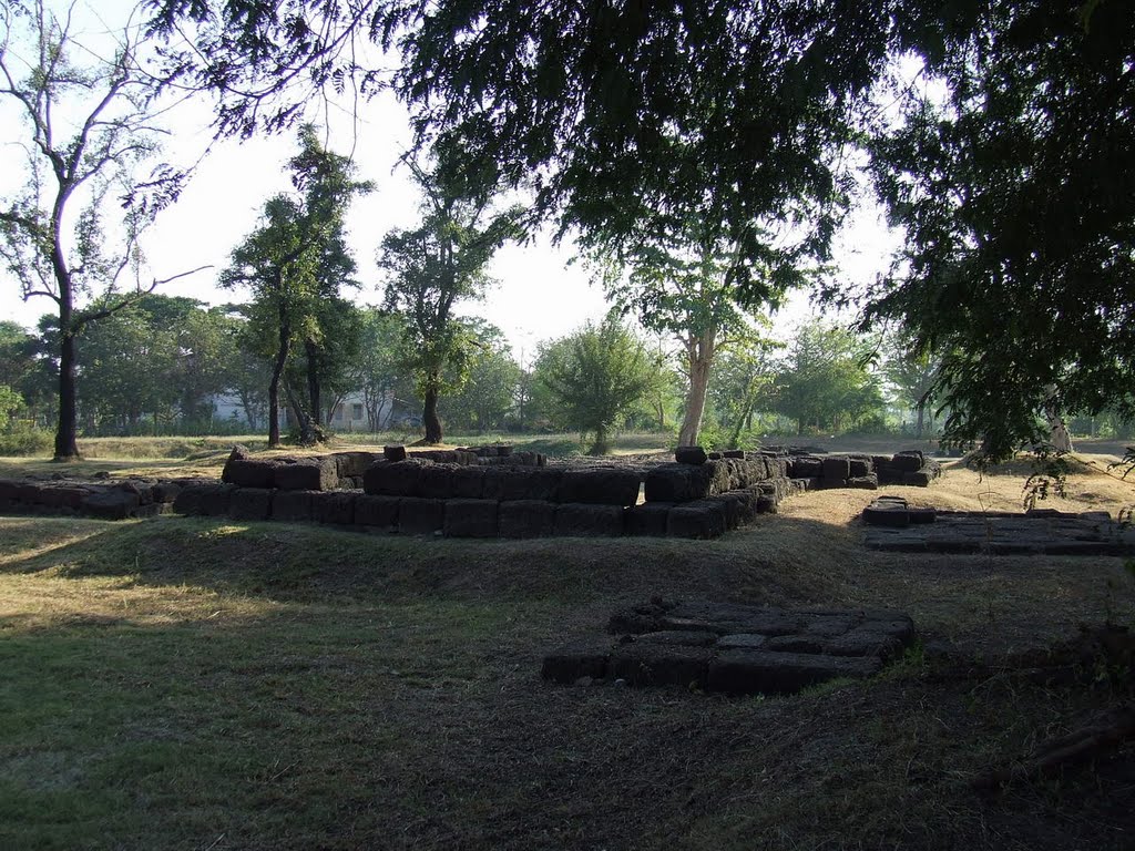 315-Prasat Ku Nang Khao (27.12.2010) by Khmer Search