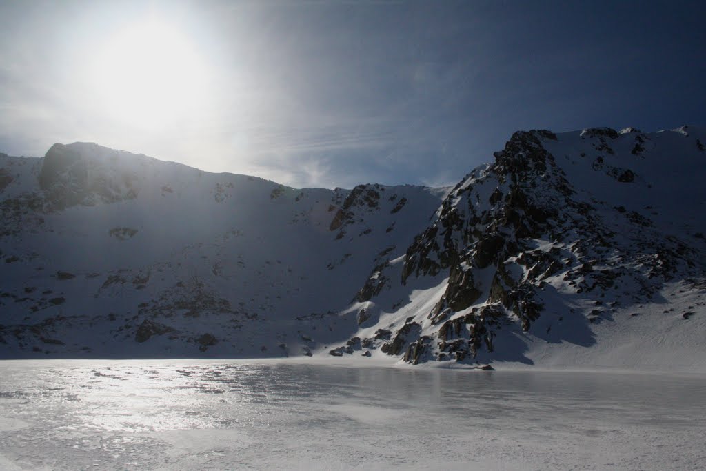 Lac de Bastani enneigé by Nicolas Casanova