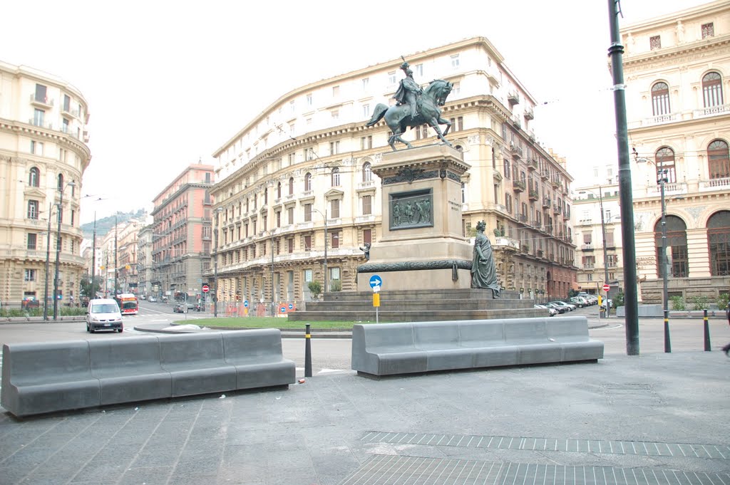 Look nuovo - piazza della borsa by Enrico Fiandra