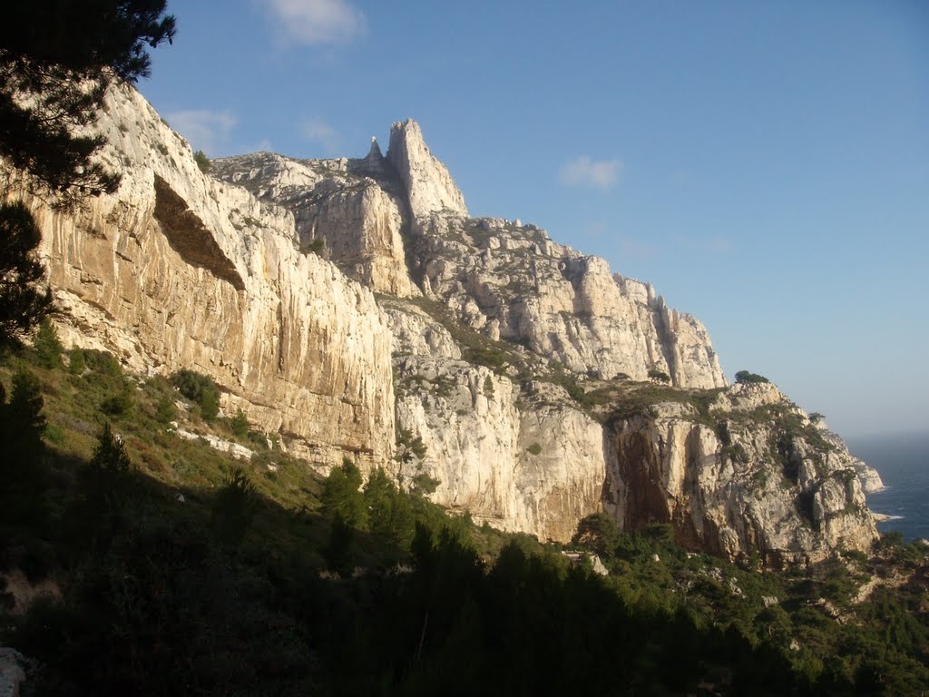 Calanque de Sugiton - Marseille by Ludovic Vergnaud