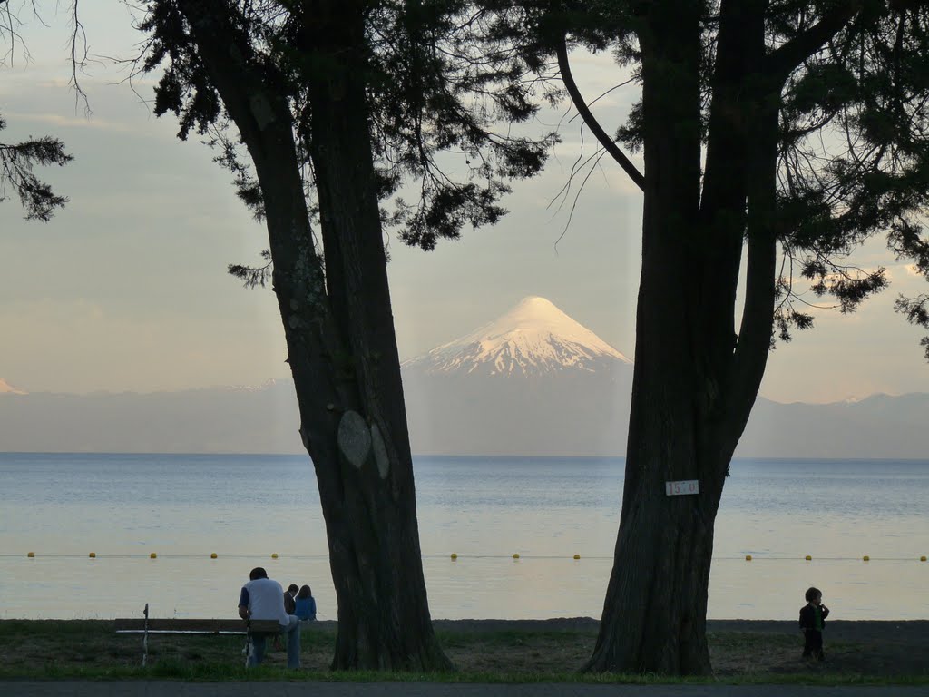 Vulcão Osorno ao entardecer - Frutillar by cicero r maciel