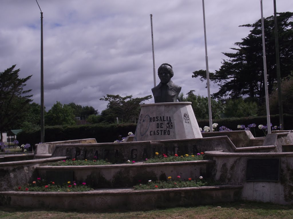 Rotonda _monumento a Rosalía de Castro by azahi