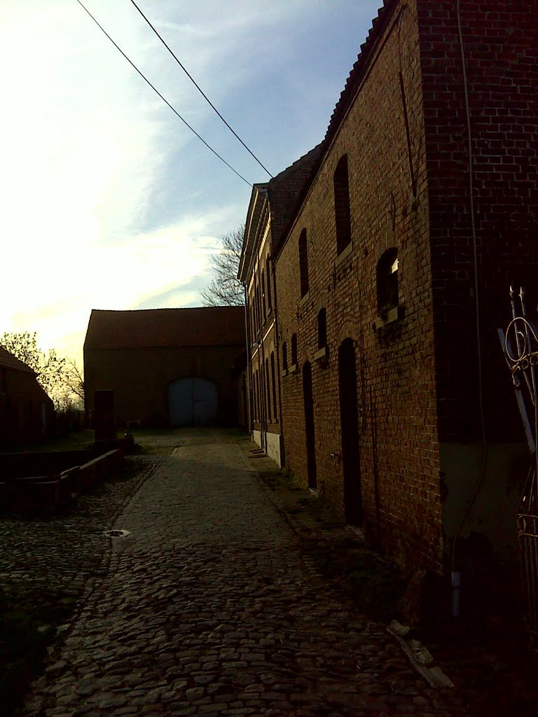 Vissenaken, Kaakstraat, zicht op doodlopend weggetje en boerderij. by dominiektruyers