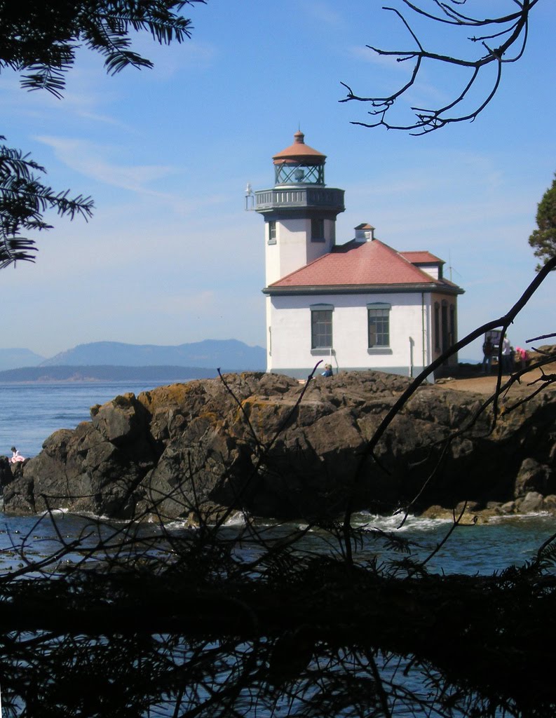 Limekiln Lighthouse by MallowFairy