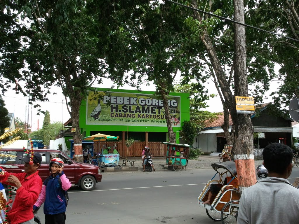 Warung bebek goreng haji slamet by Imamkh Kh