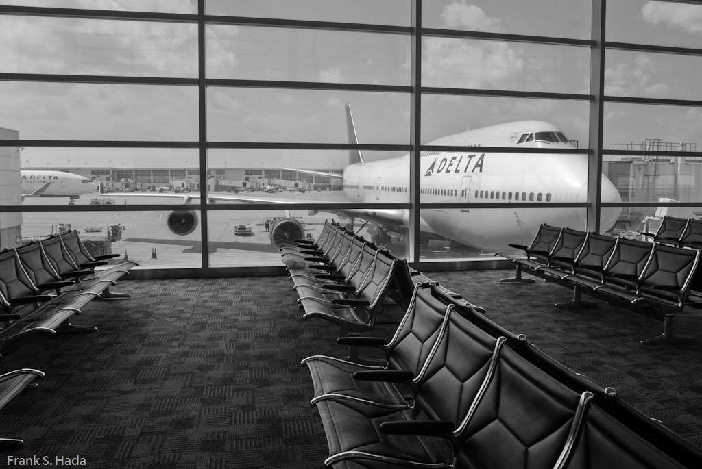 Detroit Airport (DTW) with 747 in Black and White by maxpixel