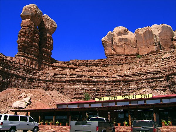 Navajo Twins: Bluff, Utah by Masa Itoh (いとう まさ)