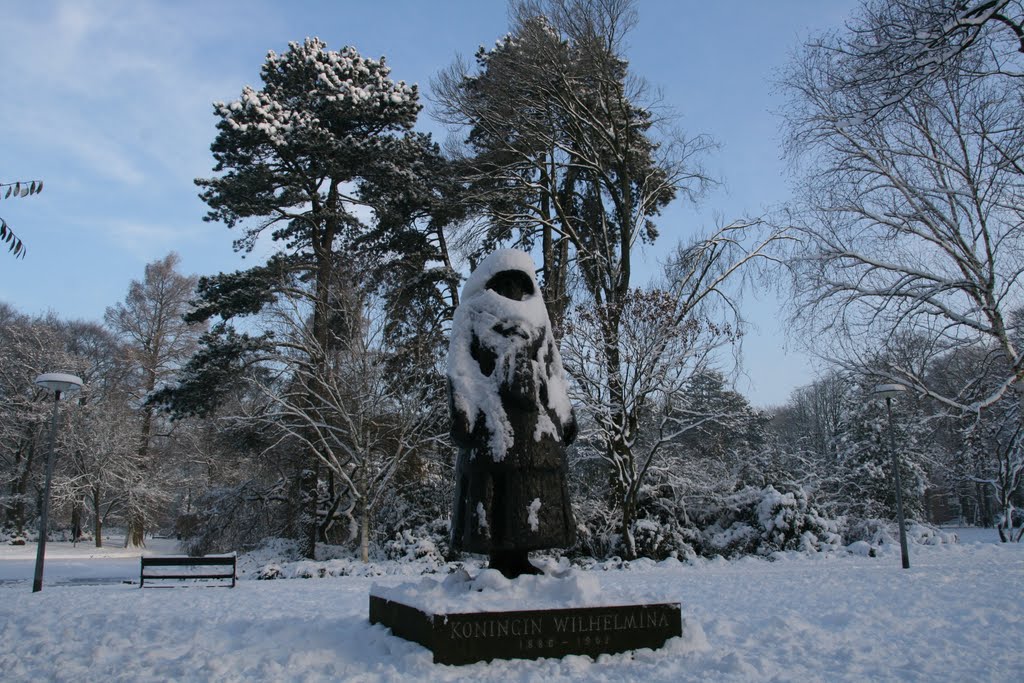 Gehelmde Wilhelmina, Sneeuw Utrecht. by Carl030nl