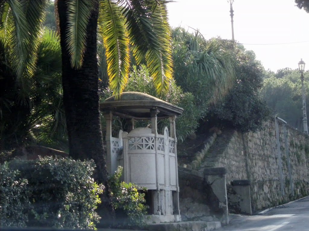 Bordighera, l'ultimo vespasiano by albertoandsil