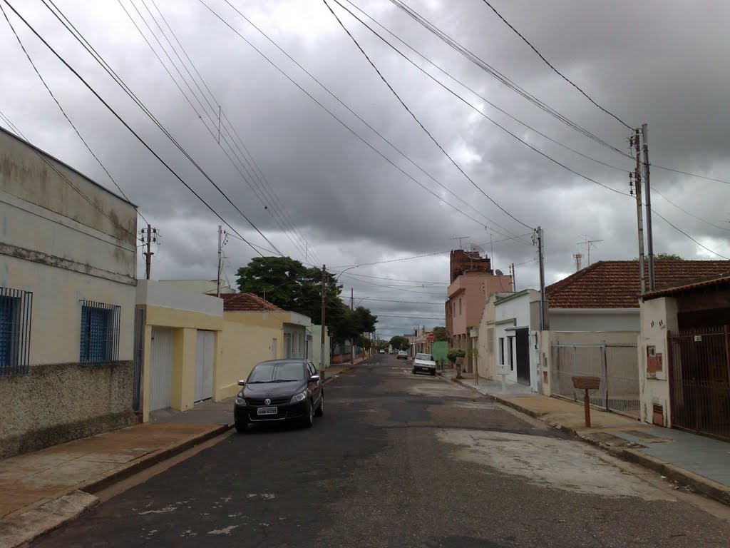 Rua Professor Eurípides Barsanulfo . by Jose Illydio Mendonça