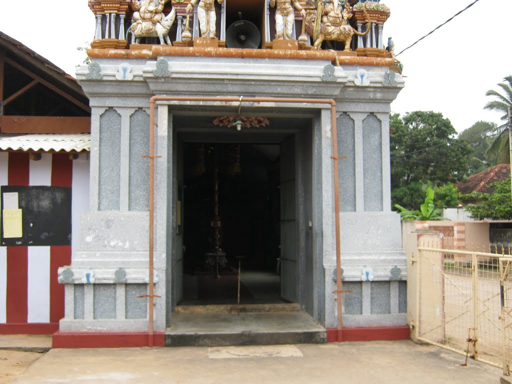 Pillayar Kovil (பிள்ளையார் கோவில்) by Umapathy