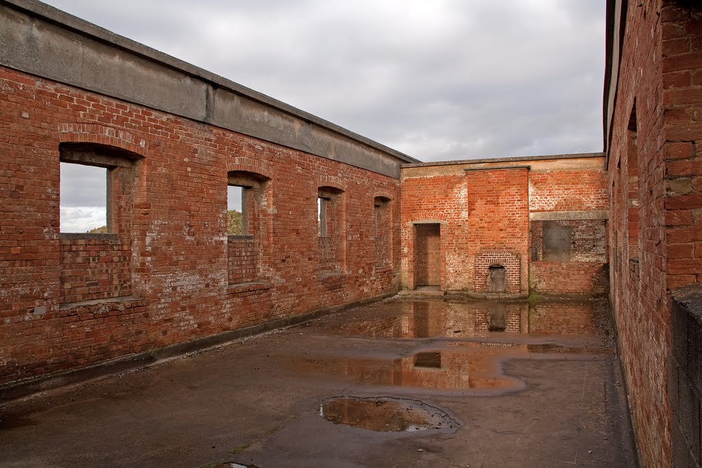 Brean Fort Barracks 2011-01-08 by Adam Durrant