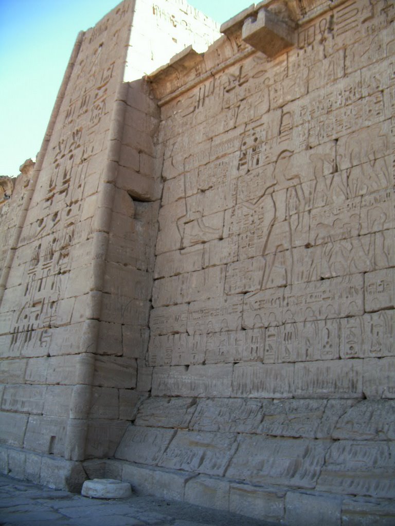 Tempel Ramses III (Luxor West) by Malte Scholz