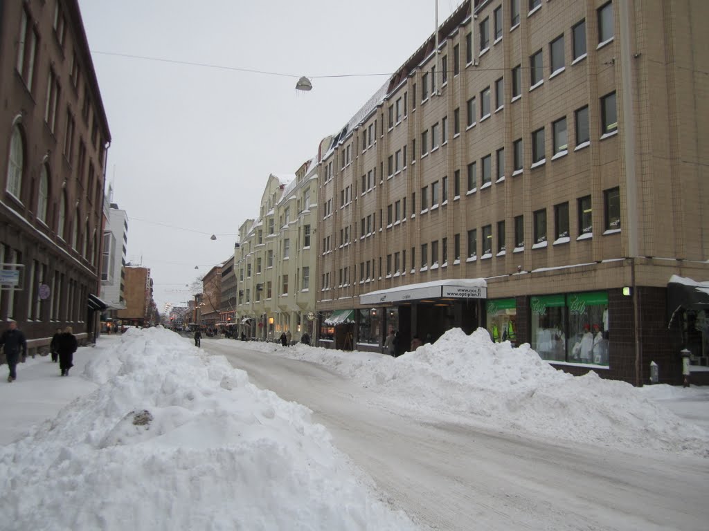 Lunta Yliopistonkatu 33 kohdalla by MarkkuSTR