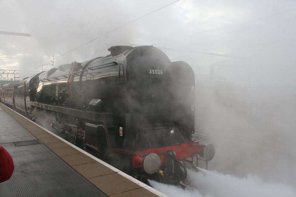 35028 'Clan Line' leaves Crewe 22nd November 2010 by courtneyfish