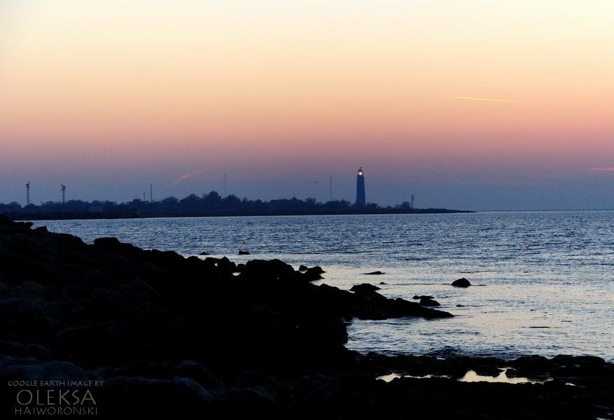 View on the Chersones Lighthouse in the dusk by Oleksa Haiworonski